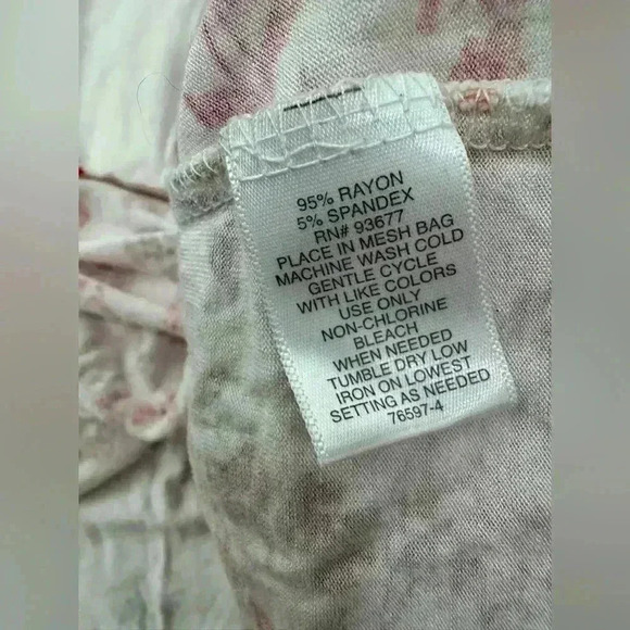 Liz Claiborne Floral Print V Neck Tunic - Picture 10 of 10